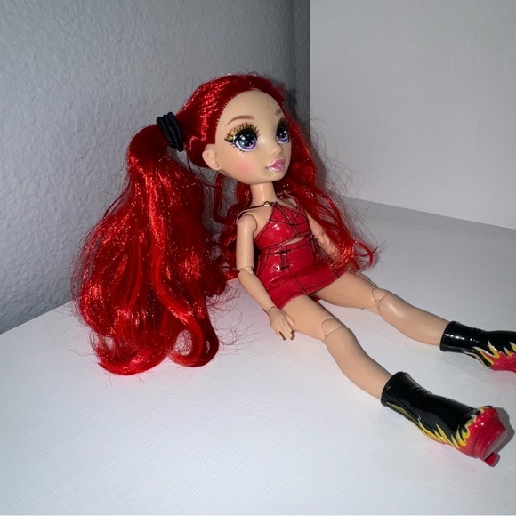2019 MGA Rainbow High Red Hair Ruby Anderson Doll 11in Fully Articulated Girls - Picture 4 of 8
